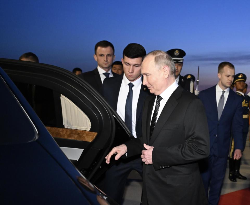 普京与特朗普将于下周举行会晤英文Putin and Trump to Meet Next Week for a Summit