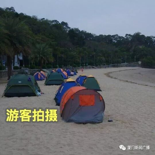 沙滩上搭帐篷沙滩上的帐篷生活，一场与大自然的亲密接触