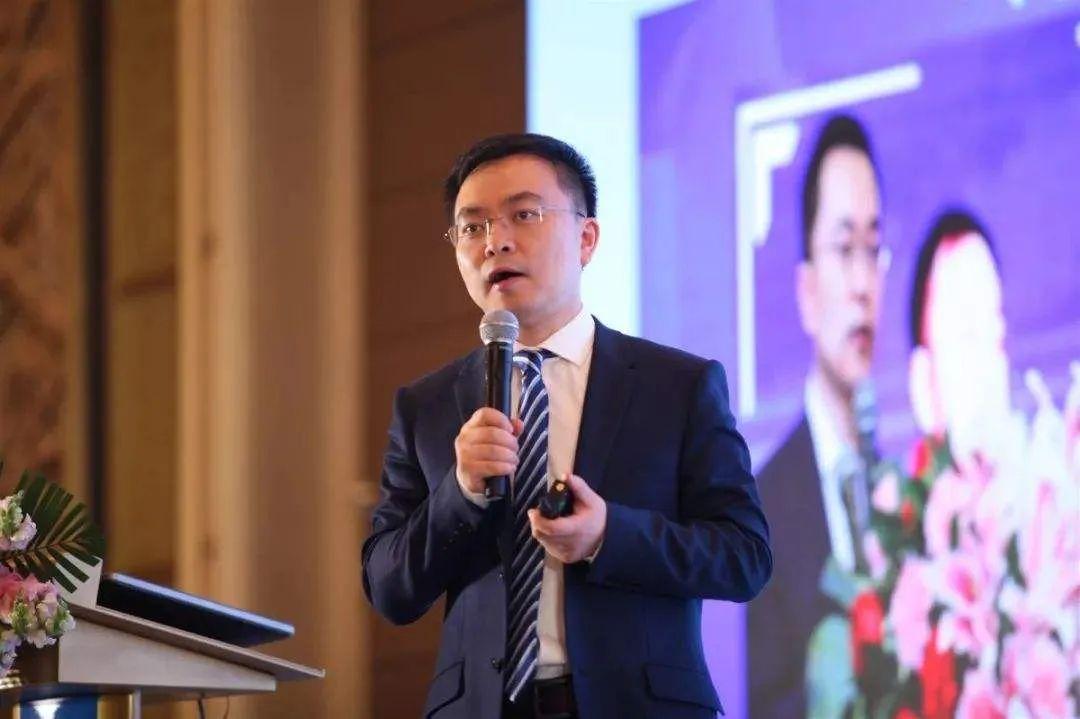 退休高管确诊渐冻症退休高管确诊渐冻症，面对挑战，积极应对