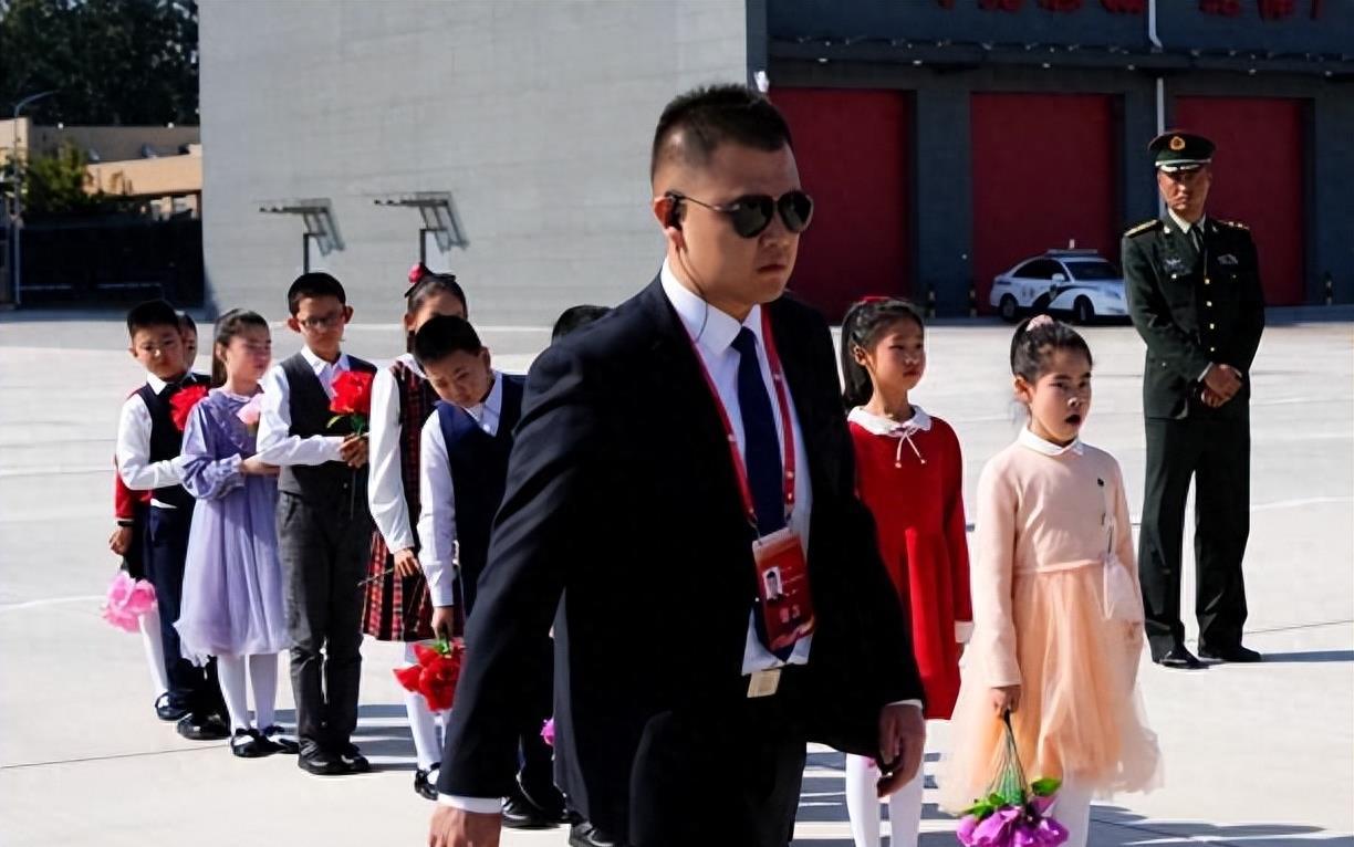 塞尔维亚总统武契奇抵京塞尔维亚总统武契奇访华，深化中塞友好合作